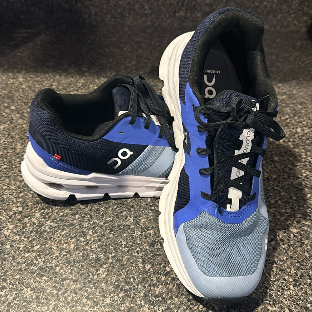 Women’s Size 8 Cloud Runners